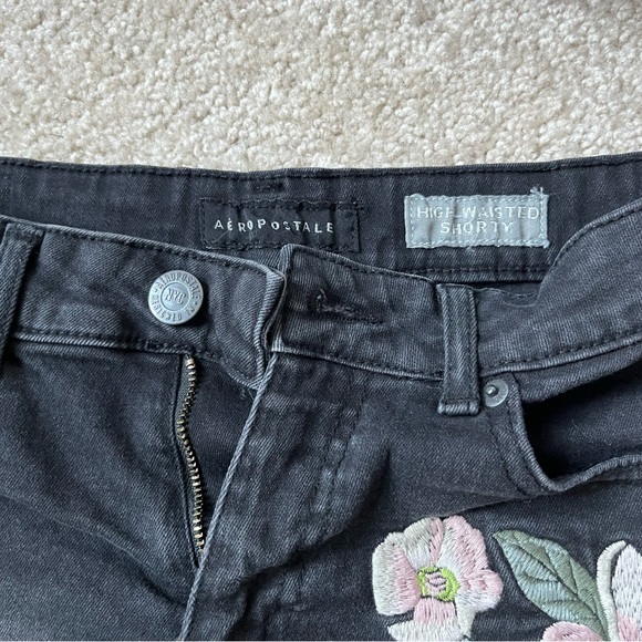 Black Aeropostale shorts w/embroidering - Picture 2 of 3